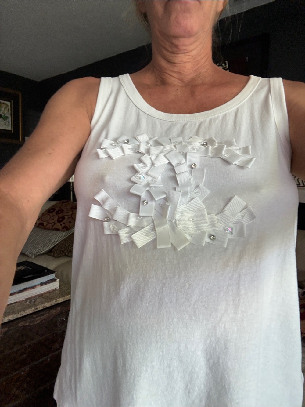 CHANEL authentic White Ribbon-Embellished CC Logo Tank - Picture 6 of 6